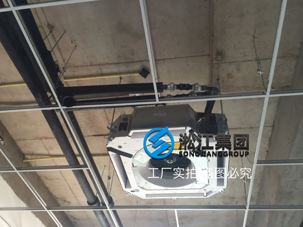 中央空調(diào)風(fēng)機(jī)盤管螺紋橡膠接頭安裝現(xiàn)場 中央空調(diào)風(fēng)機(jī)盤管螺紋橡膠接頭安裝現(xiàn)場