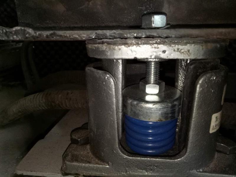 風(fēng)機安裝彈簧減震器后直接壓扁了怎么辦？
