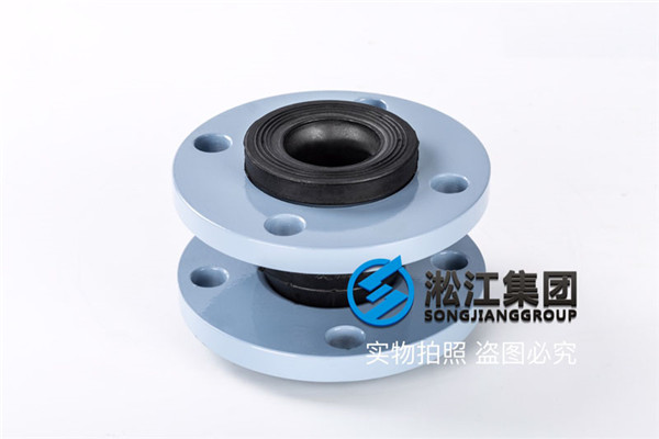 DN100天然橡膠接頭安裝在消防車 DN100天然橡膠接頭安裝在消防車